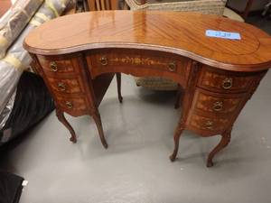 QueenAnne Style Kidney Shaped Desk