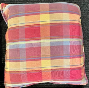 4 Decorative Pillows