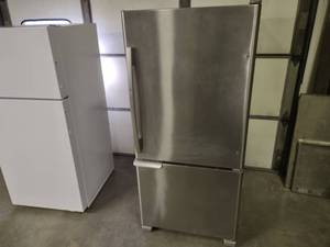 lot 1 image: Ikea Model IX3HHGXSS000 Refrigerato...