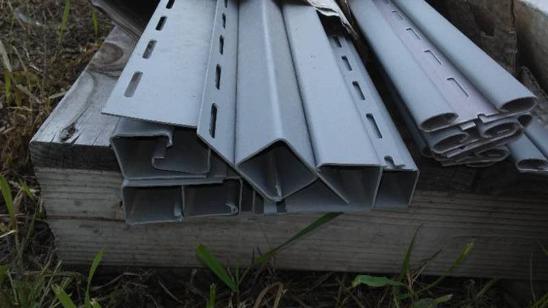 lot 193 image: Boxes Of Vinyl Siding (12 ft 6 in.) and Accessories.