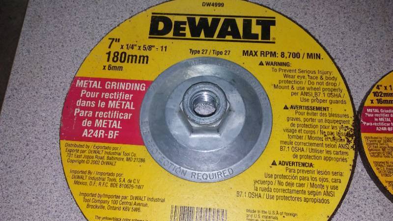 lot 564 image: DeWalt Bits & Grinding Wheels
