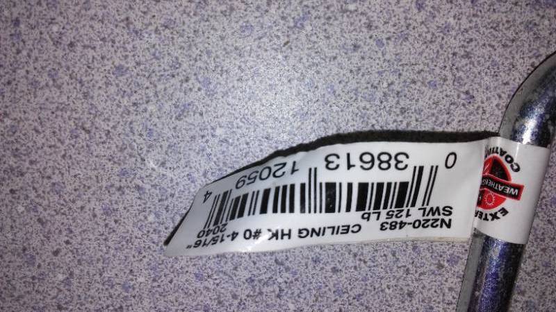 lot 611 image: Ceiling Screw in Hooks - 125 Pound