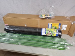 lot 9 image: New 7 ft x 100ft Deer Net Kit with Poles and Net