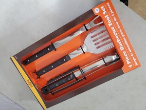 lot 131 image: New 4 pc BBQ Tool Set