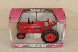 ERTL 116 Scale Case Farmall Model 300 Tractor