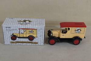 ERTL 125 Scale 1923 Chevy Truck Bank - Case Tractors