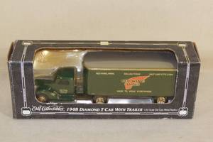ERTL 1948 Diamond T Cab with Trailer - 143 - Red Wing Shoes