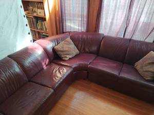 lot 20 image: Natuzzi Leather Sectional Couch