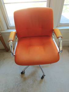 lot 28 image: Steelcase Vintage Office Chair