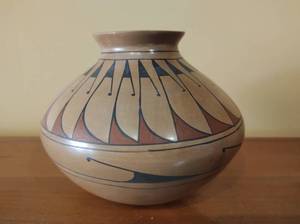 lot 51 image: Handmade Southwest Style Pottery