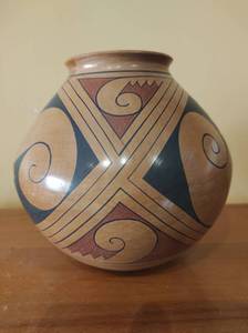 lot 52 image: Handmade Southwest Style Pottery