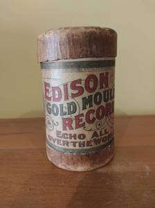 lot 55 image: Vintage Edison Gold Molded Records