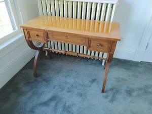 lot 37 image: Kindel Grand Rapids Bevleder Vanity Desk