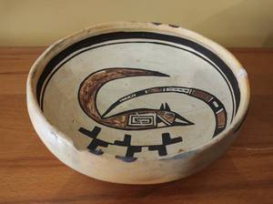 lot 62 image: Handmade Southwest Style Pottery Bowl
