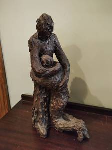 lot 79 image: Embrace Statue by Chong Hae Chung