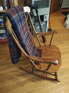 lot 100 image: Rocking Chair with Throw Blanket
