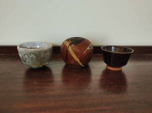 lot 88 image: Three Pieces of Pottery