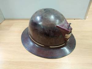 lot 12 image: Paleontologist Hard Hat