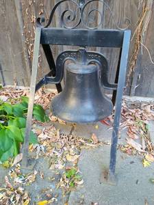 lot 1 image: Yoke No. 22 Bell
