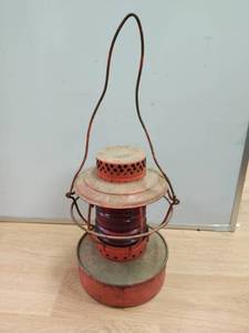 lot 16 image: Old Handlan Lantern