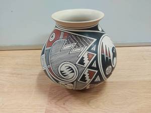 lot 17 image: Southwest Style Pottery