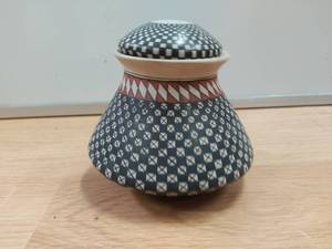 lot 18 image: Southwest Style Pottery