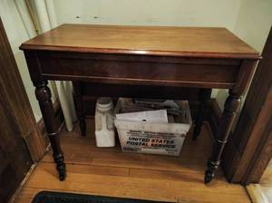 lot 106 image: Vintage Drop Leaf Table
