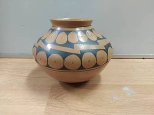 lot 150 image: Southwest Style Pottery