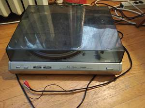 lot 108 image: Studio-Standard by Fisher Stereo Turntable