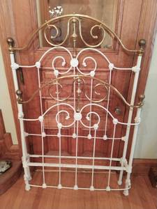 lot 114 image: Vintage Headboard and Footboard