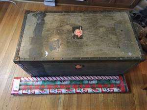 lot 113 image: Vintage Trunk Filled with Holiday Dcor