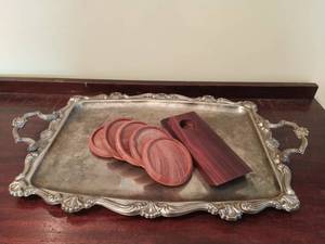 lot 173 image: Collection of Entertaining Items