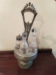 lot 174 image: Antique Condiment Caddy