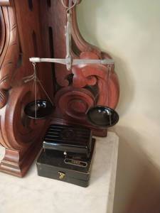 lot 184 image: Scale and Weights