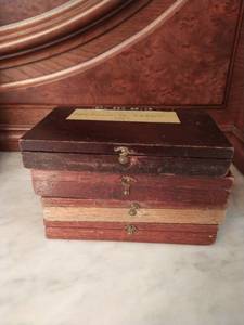 lot 185 image: Four Sets of Grain to Grain Weights