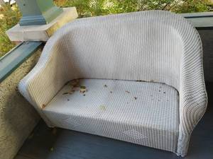 lot 194 image: Lloyd Flanders Wicker Loveseat