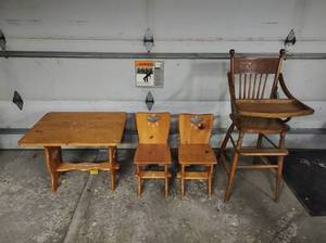lot 209 image: Collection of Vintage Childrens Furniture