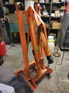 lot 217 image: 1 Ton Engine Hoist
