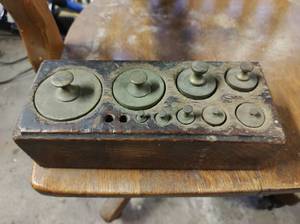 lot 218 image: Vintage Weight Set