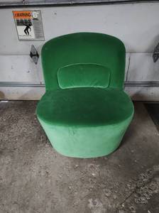 lot 224 image: Vintage Green Swivel Chair