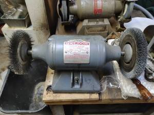 lot 231 image: Baldor Grinder Buffer