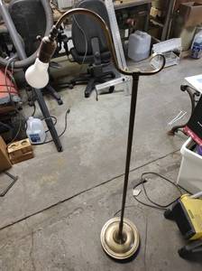 lot 242 image: Vintage Floor Lamp