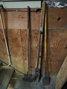lot 261 image: Collection of Yard Tools