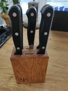 lot 127 image: Wusthof Knife Block with Five Steak Knives