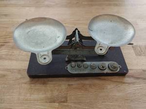 lot 132 image: Eastman Kodak Company Photo Studio Scale
