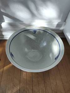 lot 133 image: Large Mixing Bowl