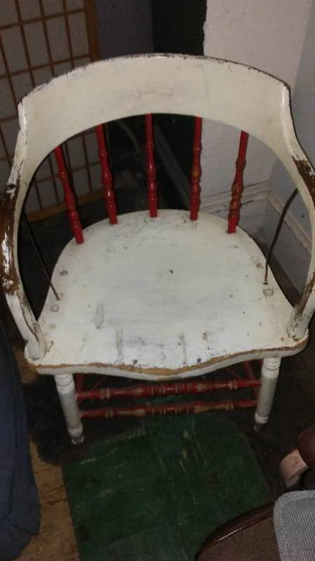 lot 32 image: Contents of Vault plus Chairs & folding tables