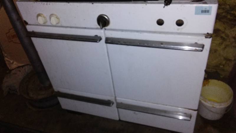 lot 73 image: Gas stove, Microwave & more
