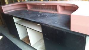 lot 112 image: Bar or retail counter.