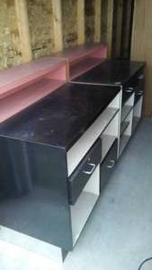 lot 113 image: 2 piece sales counterbar.